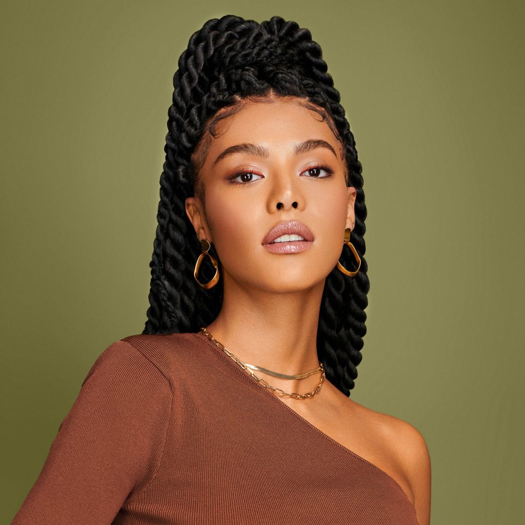 AFRICAN PRIDE OLIVE MIRACLE
HEAT PROTECTANT & SHINE MIST 4 OZ.